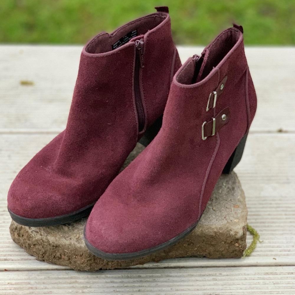 Clarks plum colored suede boots